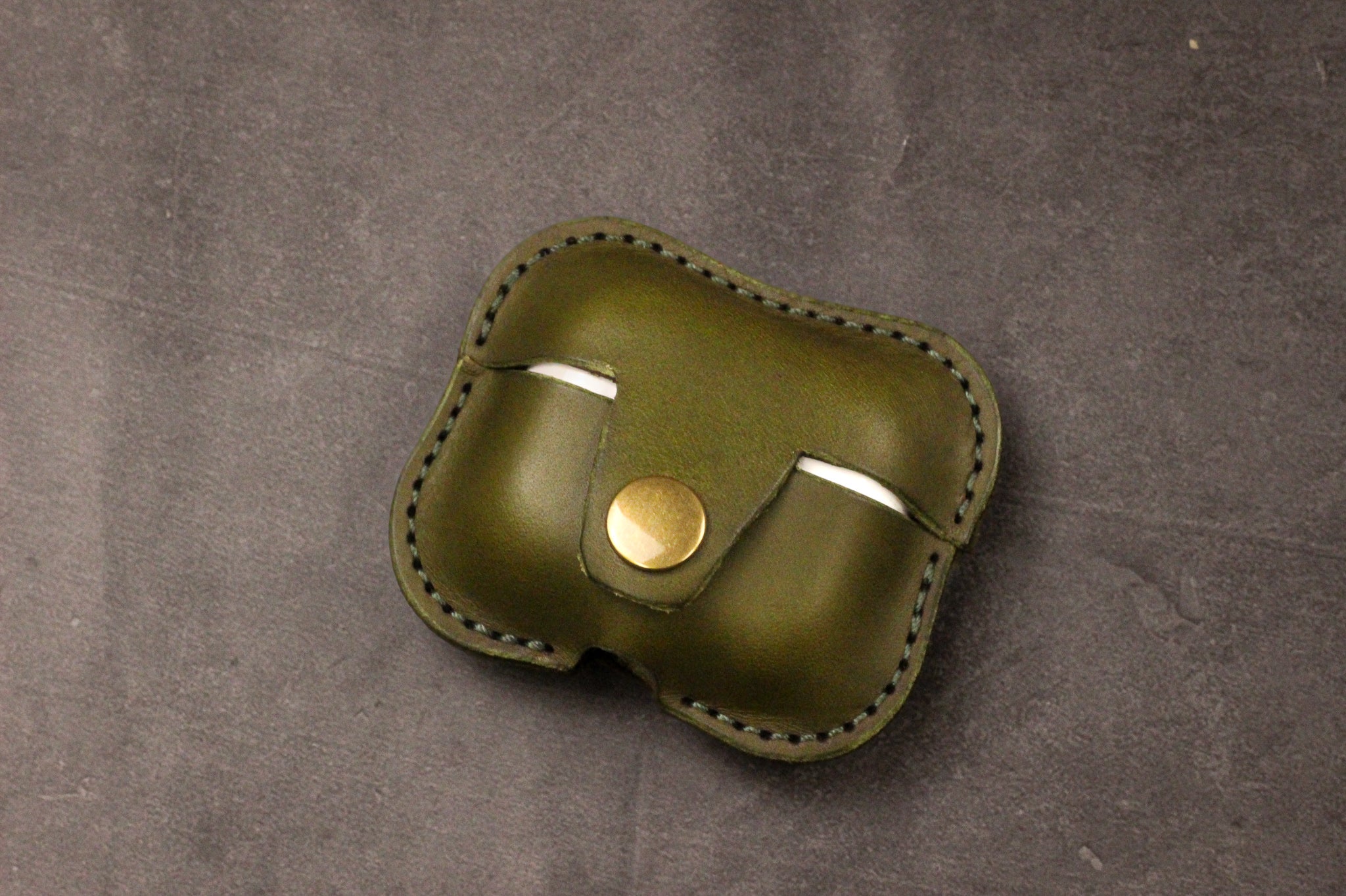 Leather AirPods Case - Olive Green Minerva