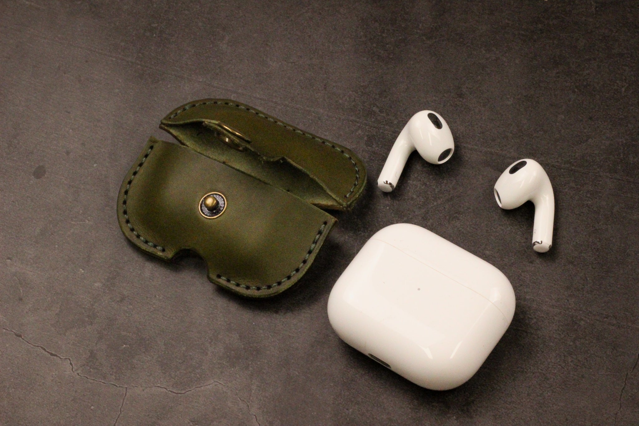 Leather AirPods Case - Olive Green Minerva