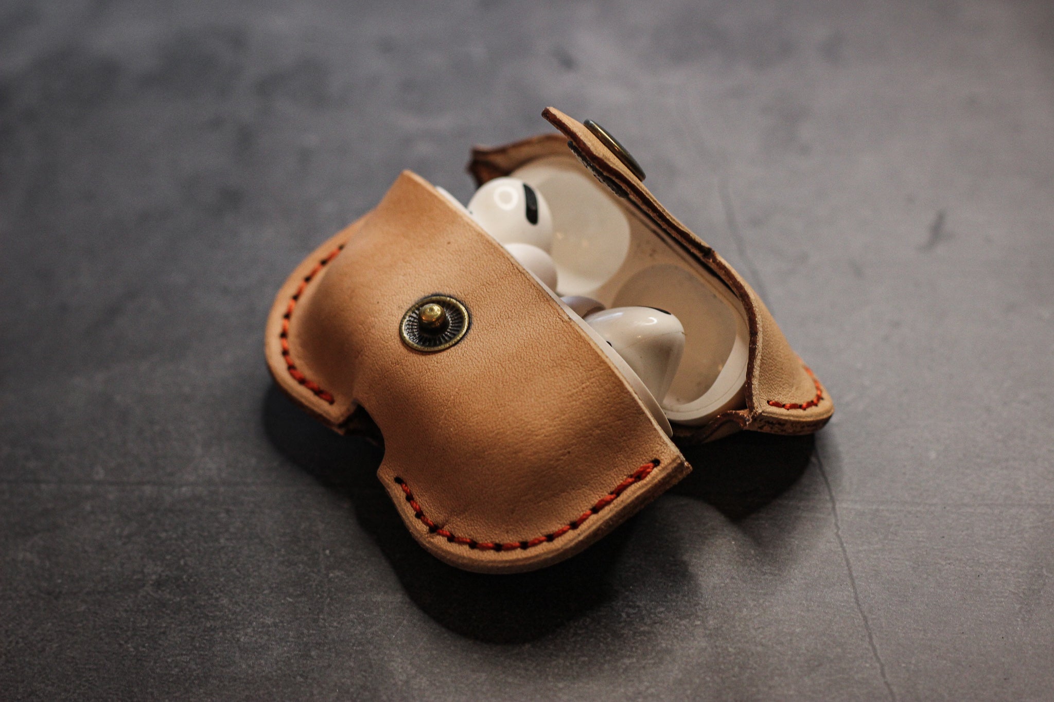Leather AirPods Case - Natural Minerva