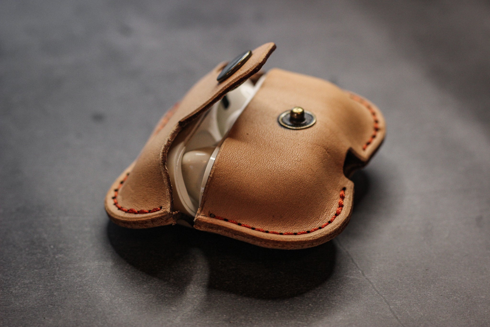 Leather AirPods Case - Natural Minerva