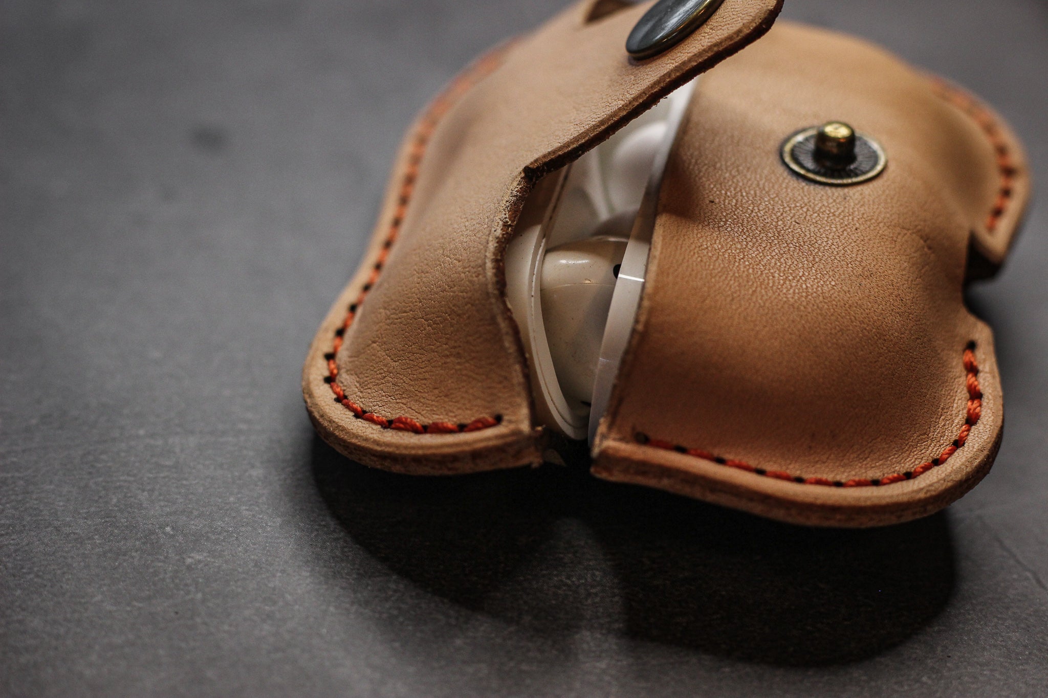 Leather AirPods Case - Natural Minerva