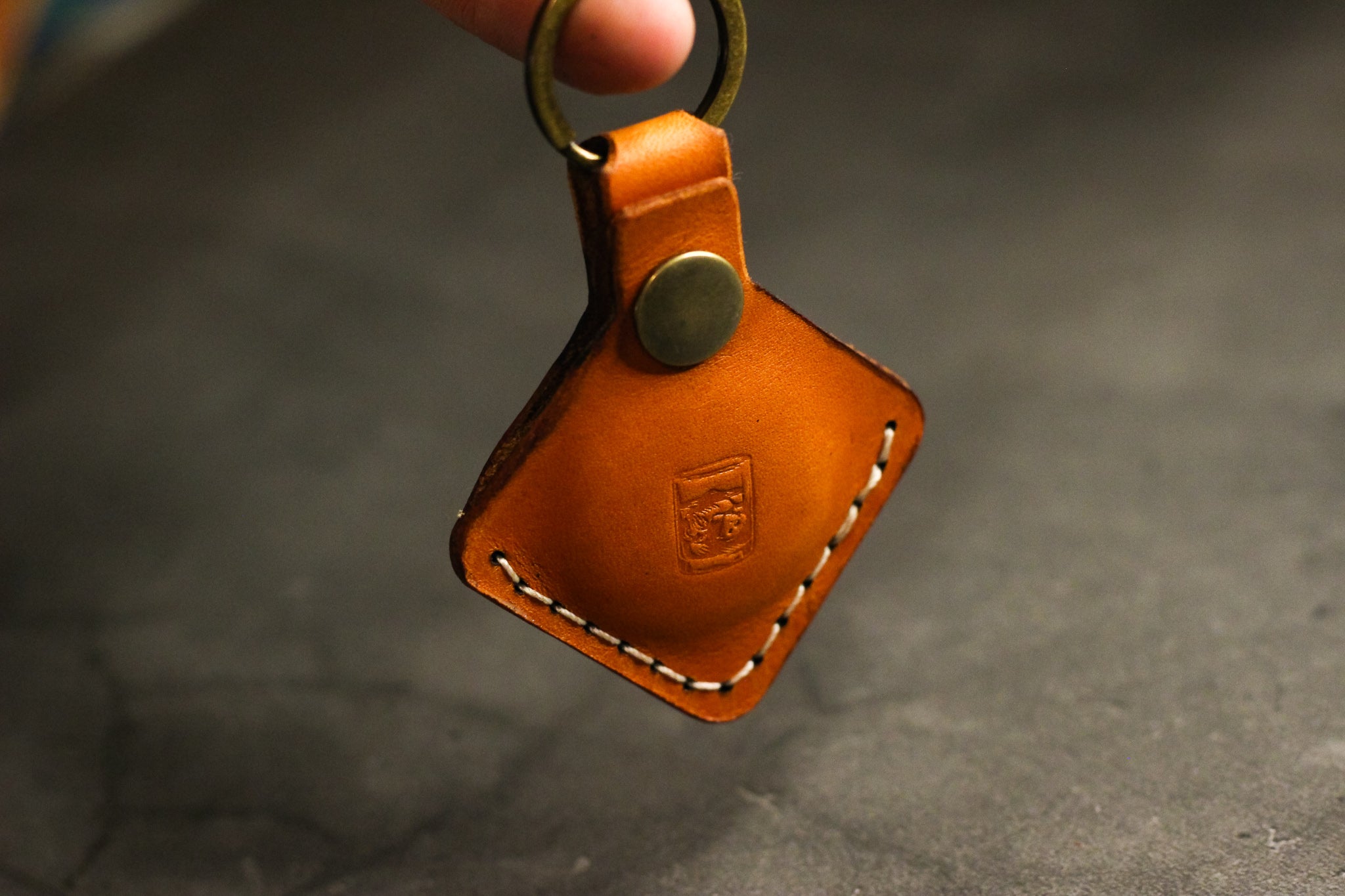 Leather AirTag Keychain - Olmo Minerva