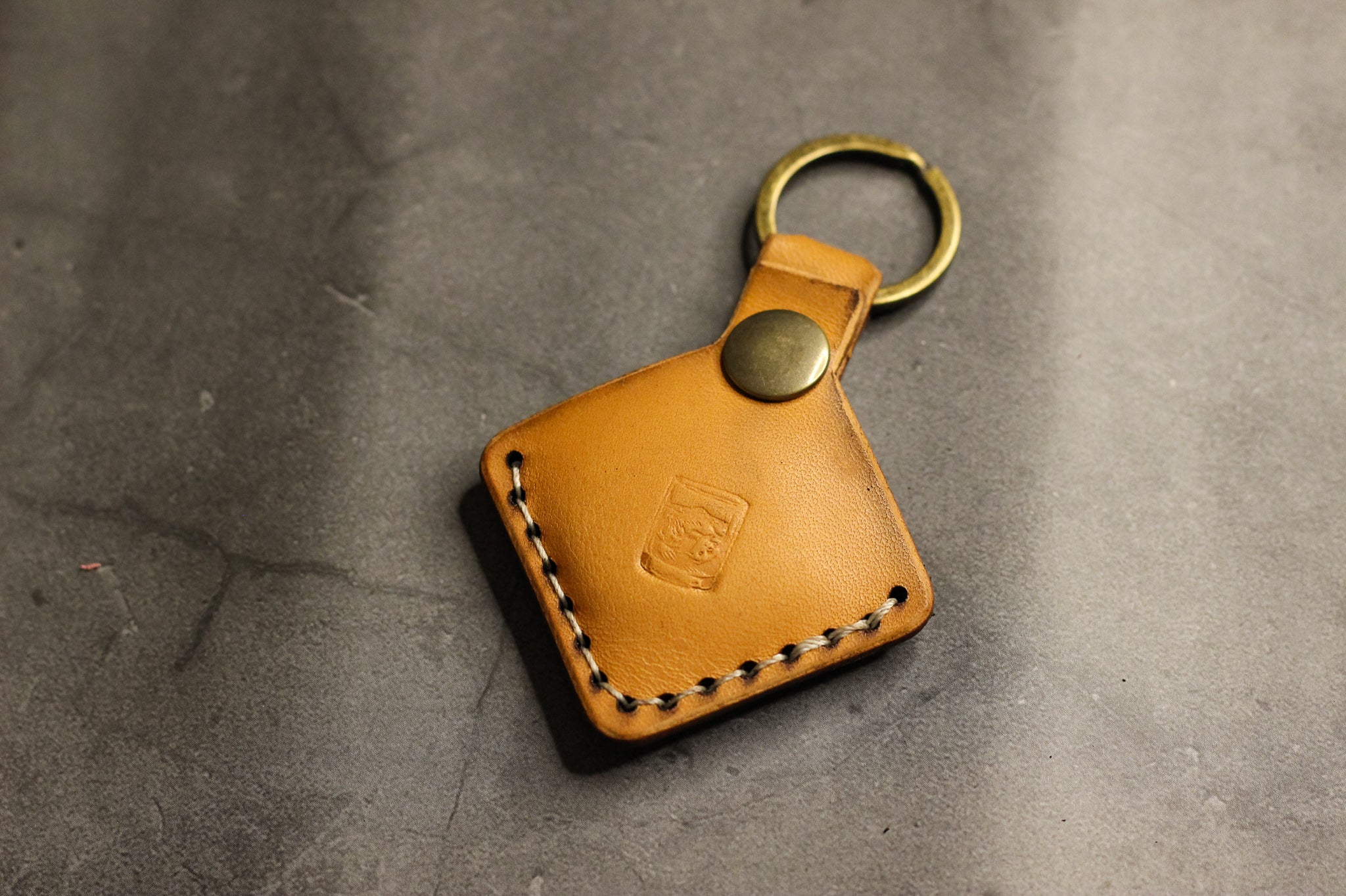 Leather AirTag Keychain - Natural Minerva
