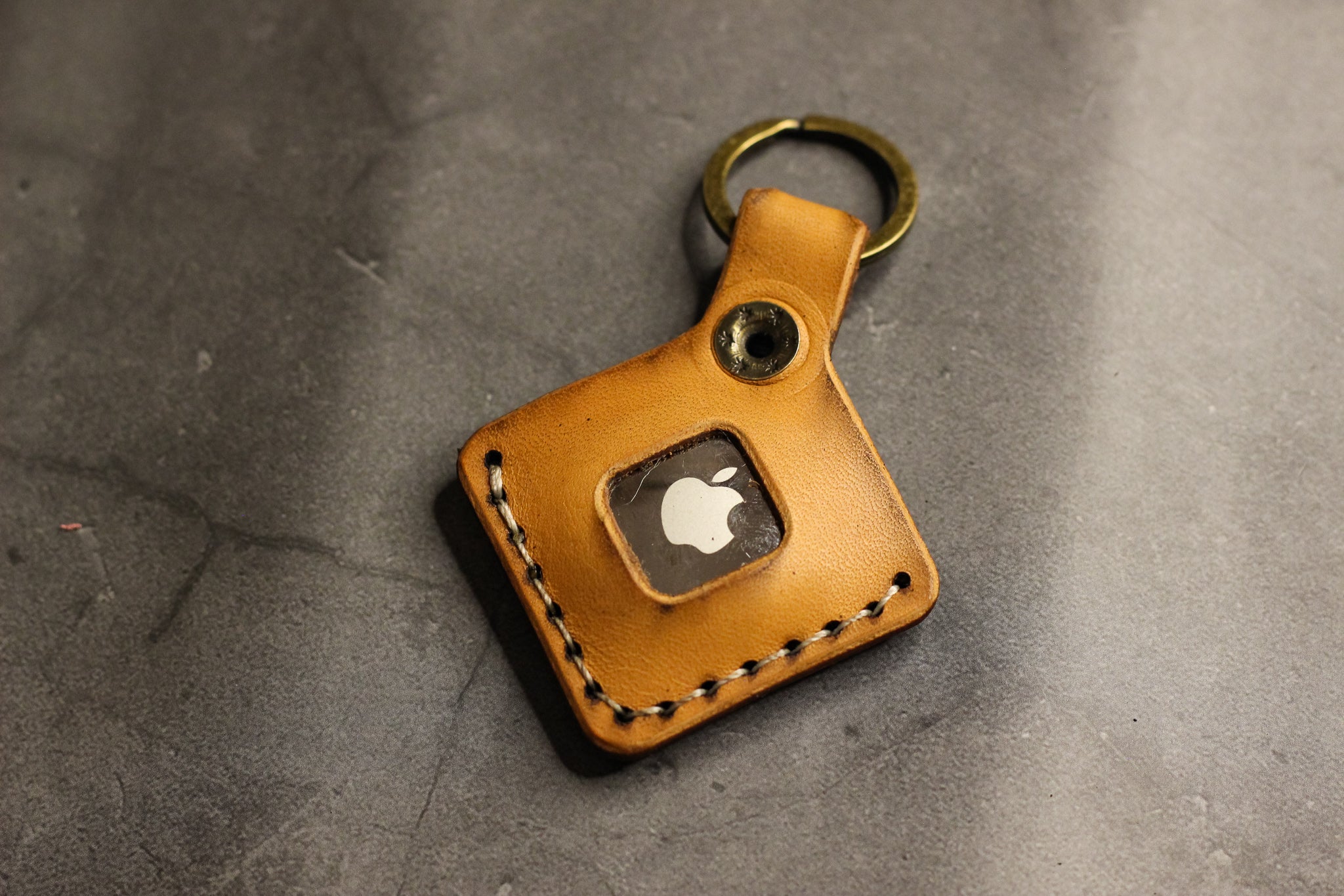 Leather AirTag Keychain - Natural Minerva