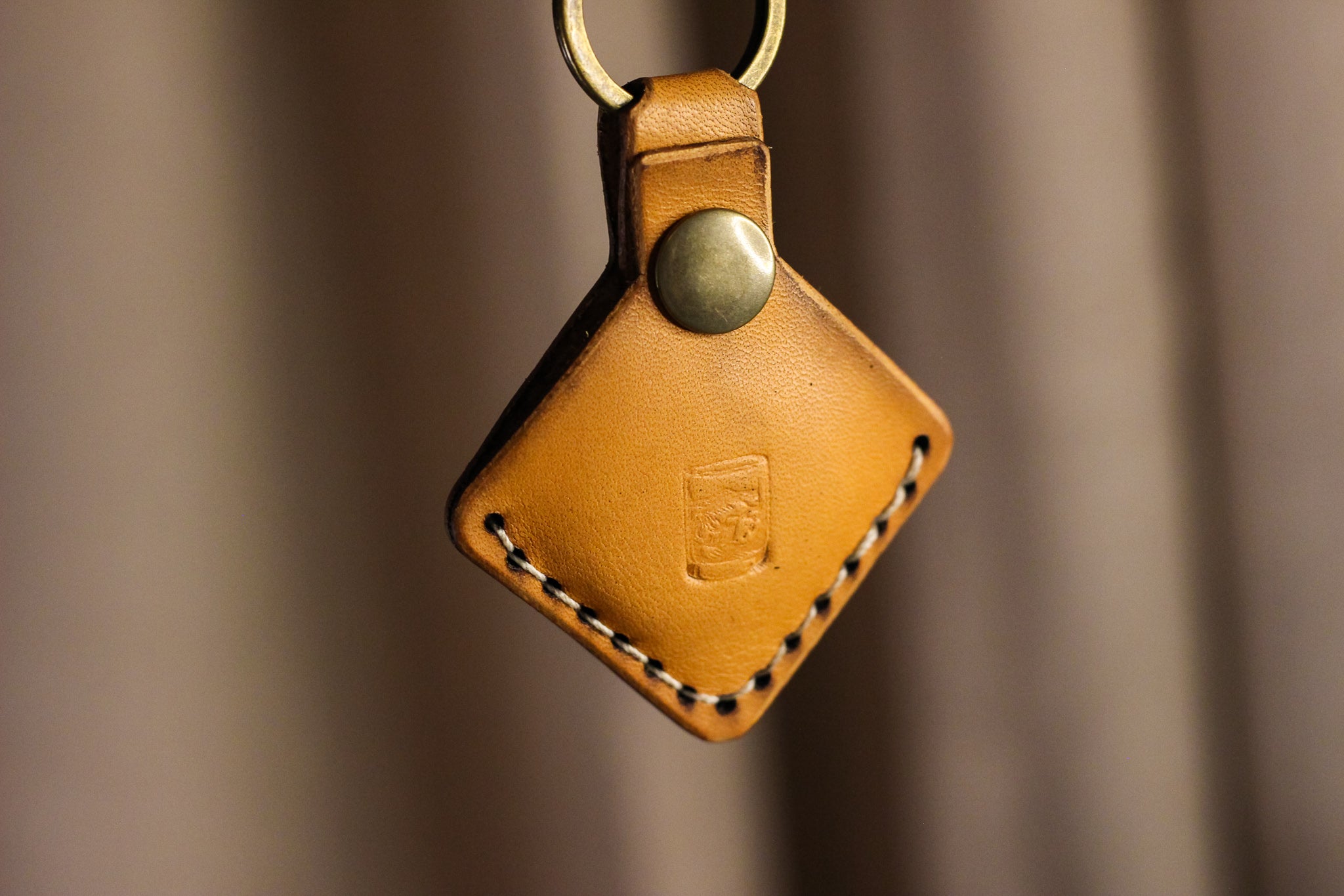 Leather AirTag Keychain - Natural Minerva