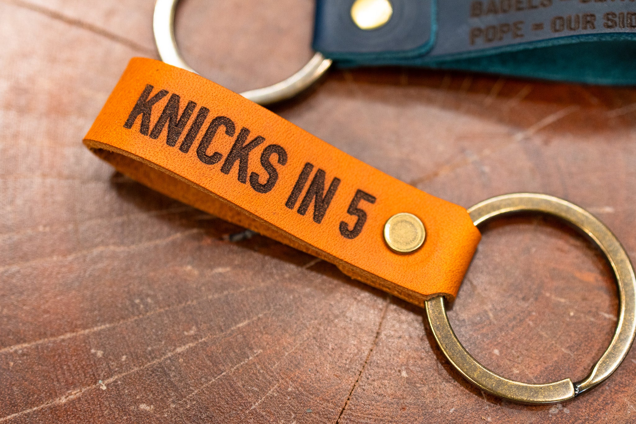 KNICKS IN 5 Leather Keychain - Olmo Minerva