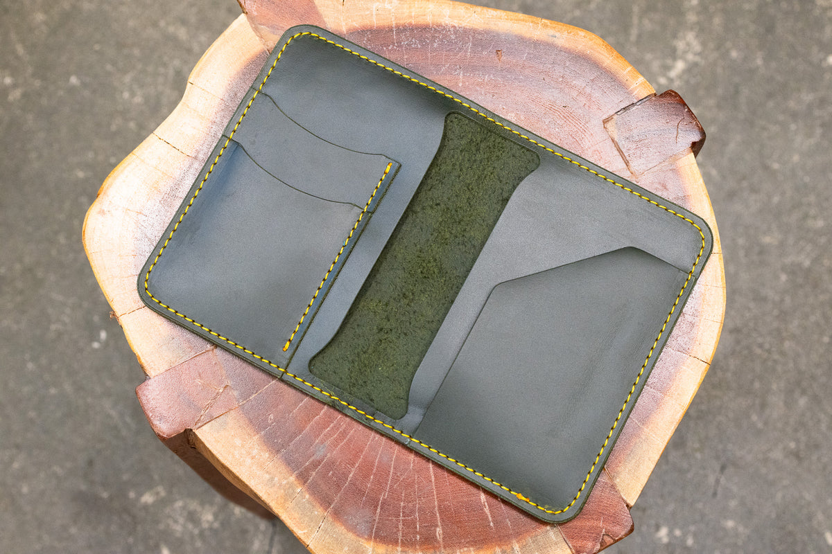 Leather Passport Wallet - Evergreen
