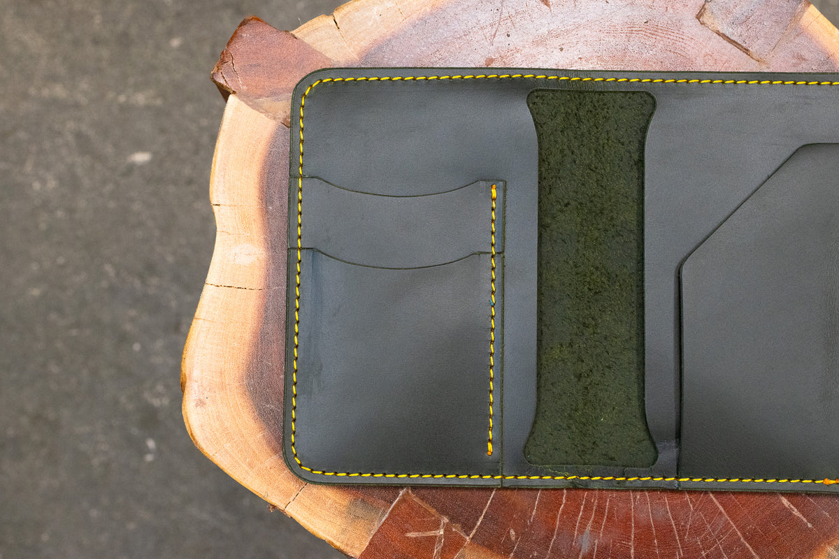 Leather Passport Wallet - Evergreen