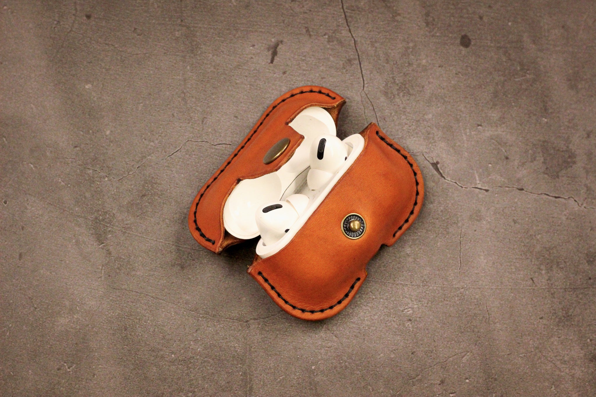 Leather AirPods Case - Olmo Minerva