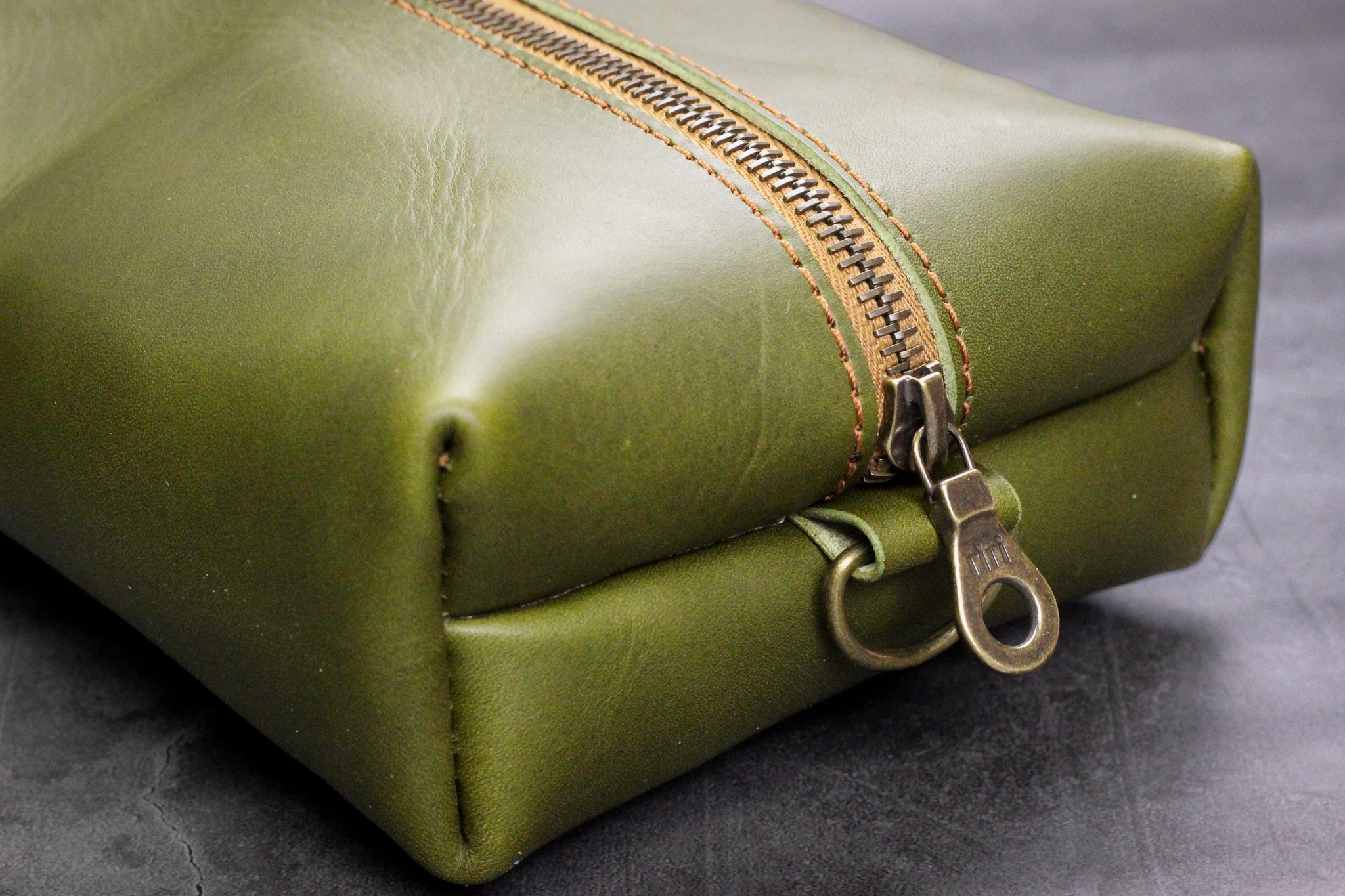 Leather Dopp Kit - Olive Green Minerva