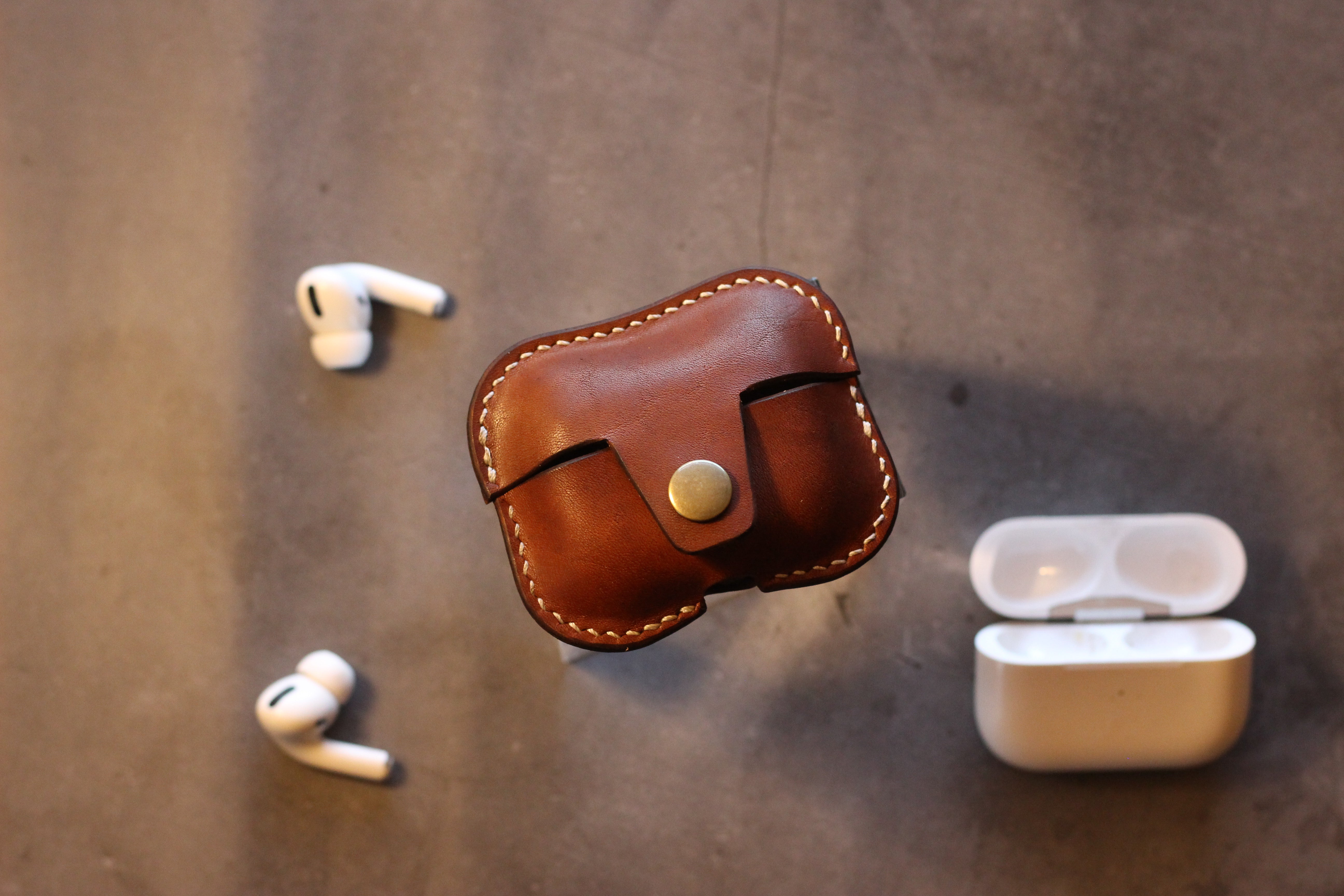 Leather AirPods Case - Walnut Minerva