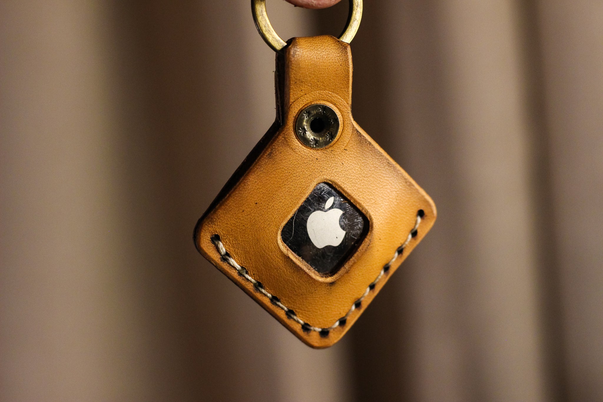 Leather AirTag Keychain - Natural Minerva