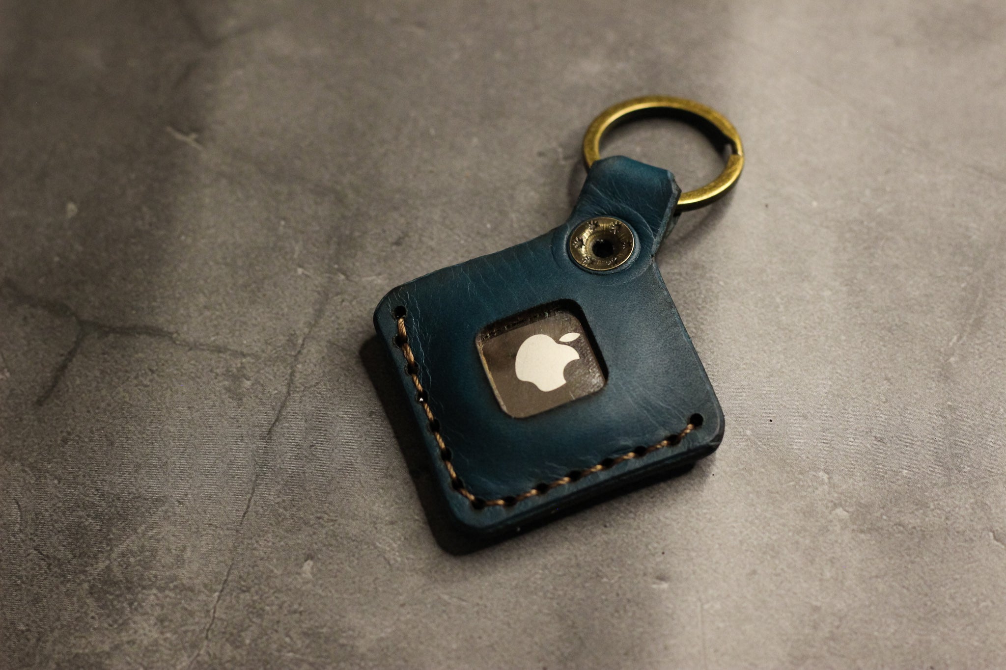 Leather AirTag Keychain - Turquoise Minerva